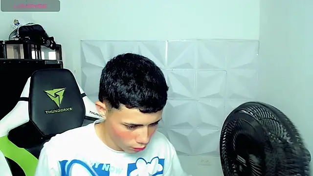 Snapshot of bby_santi chatting on December 5, 3:55 pm bby santi online show from December 5, 3:55 pm