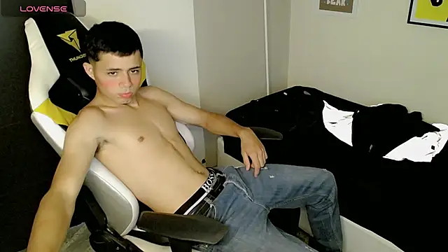 Snapshot of bby_santi chatting on September 22, 12:44 pm bby santi online show from September 22, 12:44 pm