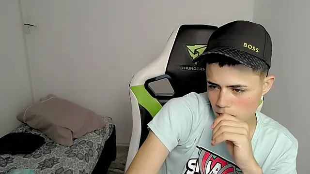 Snapshot of bby_santi chatting on March 11, 5:24 pm bby santi online show from March 11, 5:24 pm