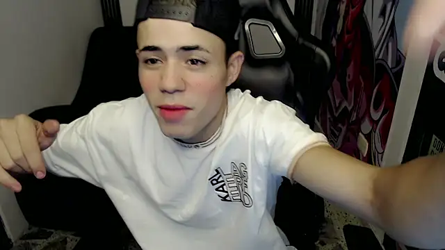 Snapshot of bby_santi chatting on February 12, 12:33 pm bby santi online show from February 12, 12:33 pm