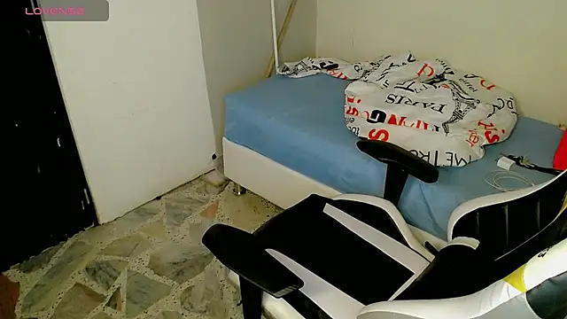 Snapshot of bby_santi chatting on November 3, 4:54 pm bby santi online show from November 3, 4:54 pm