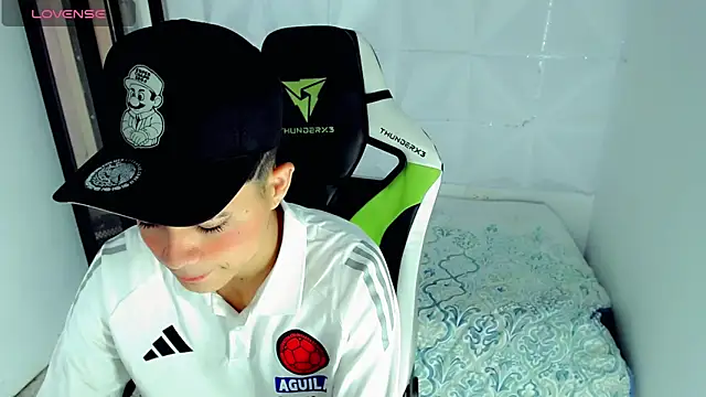 Snapshot of bby_santi chatting on December 6, 1:16 pm bby santi online show from December 6, 1:16 pm