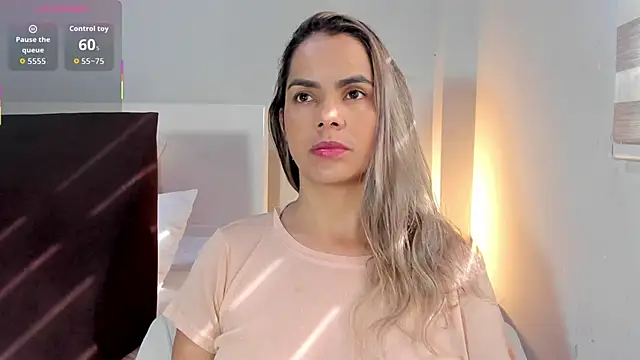 ClaraMariaMon online show from November 30, 2:07 pm