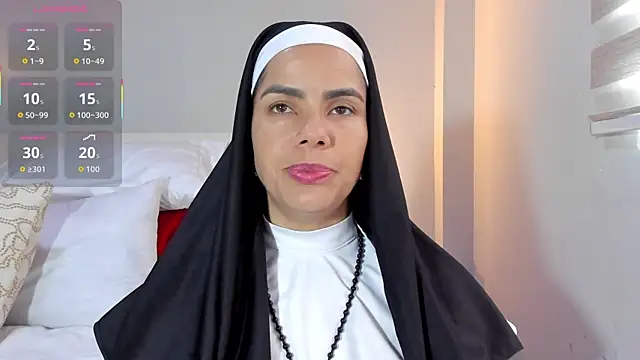 ClaraMariaMon online show from December 4, 3:00 pm