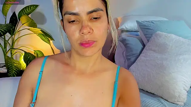 Snapshot of ClaraMariaMon chatting on February 25, 8:32 pm ClaraMariaMon online show from February 25, 8:32 pm