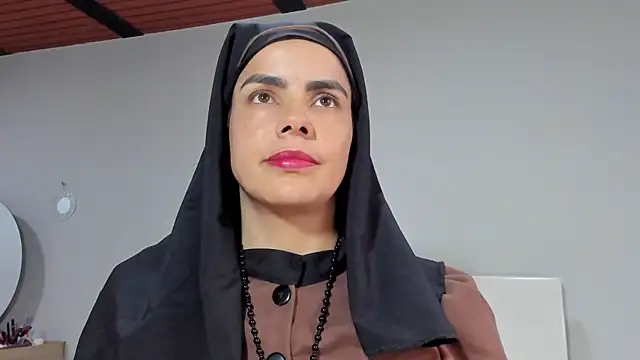 ClaraMariaMon online show from April 13, 6:01 pm