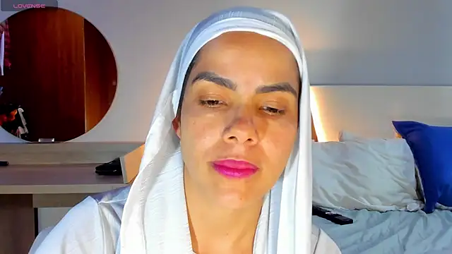Snapshot of ClaraMariaMon chatting on March 6, 9:42 pm ClaraMariaMon online show from March 6, 9:42 pm
