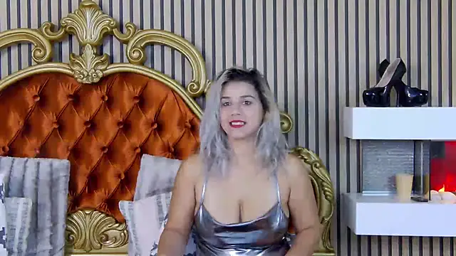 Snapshot of SweetMissXXX chatting on October 18, 7:32 am SweetMissXXX online show from October 18, 7:32 am