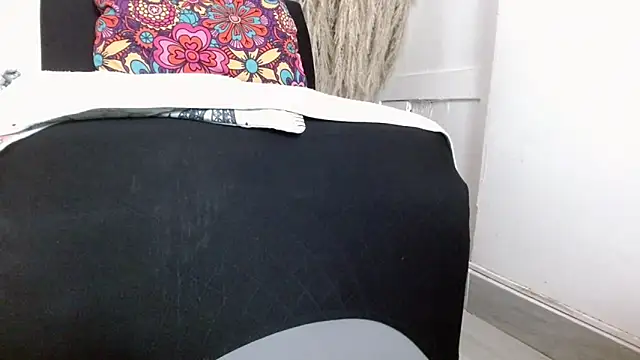 Snapshot of sara-bbc-dominant chatting on December 16, 1:32 am sara-bbc-dominant online show from December 16, 1:32 am