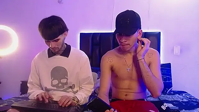 Snapshot of Brutal_Sex_Fucking chatting on November 22, 11:58 pm Brutal Sex Fucking online show from November 22, 11:58 pm