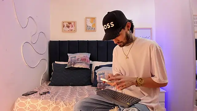 Snapshot of Brutal_Sex_Fucking chatting on November 17, 9:30 pm Brutal Sex Fucking online show from November 17, 9:30 pm