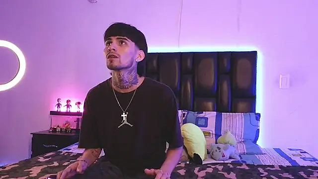 Snapshot of Brutal_Sex_Fucking chatting on October 24, 9:47 pm Brutal Sex Fucking online show from October 24, 9:47 pm