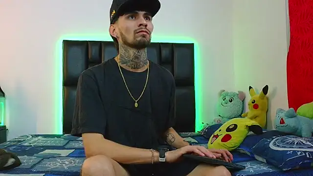Snapshot of Brutal_Sex_Fucking chatting on June 5, 4:39 am Brutal Sex Fucking online show from June 5, 4:39 am