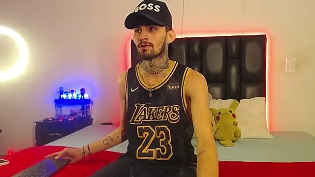 Snapshot of Brutal_Sex_Fucking chatting on November 11, 7:19 pm Brutal Sex Fucking online show from November 11, 7:19 pm