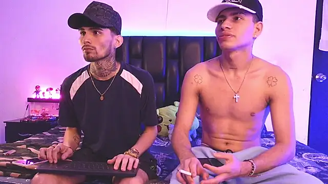 Snapshot of Brutal_Sex_Fucking chatting on November 28, 11:05 pm Brutal Sex Fucking online show from November 28, 11:05 pm