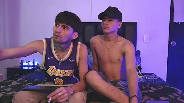 Snapshot of Brutal_Sex_Fucking chatting on September 24, 11:43 pm Brutal Sex Fucking online show from September 24, 11:43 pm