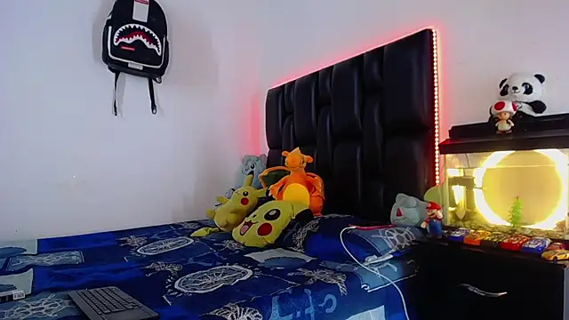 Snapshot of Brutal_Sex_Fucking chatting on July 13, 9:25 pm Brutal Sex Fucking online show from July 13, 9:25 pm