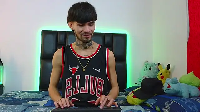 Snapshot of Brutal_Sex_Fucking chatting on June 6, 7:30 pm Brutal Sex Fucking online show from June 6, 7:30 pm