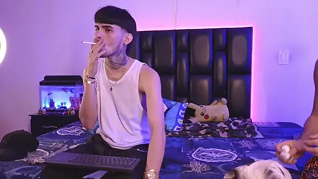 Snapshot of Brutal_Sex_Fucking chatting on December 15, 11:42 pm Brutal Sex Fucking online show from December 15, 11:42 pm