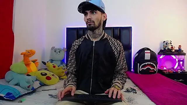 Snapshot of Brutal_Sex_Fucking chatting on June 27, 4:29 am Brutal Sex Fucking online show from June 27, 4:29 am