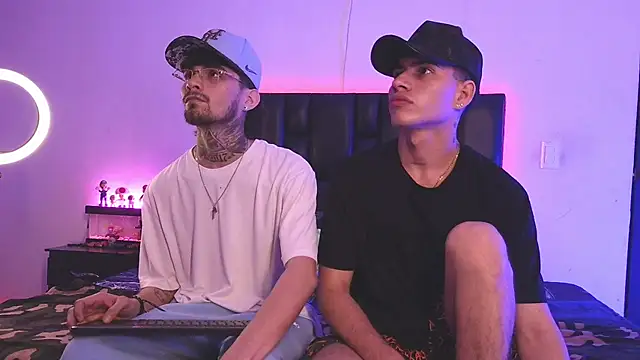 Snapshot of Brutal_Sex_Fucking chatting on November 4, 4:16 am Brutal Sex Fucking online show from November 4, 4:16 am