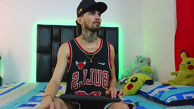 Snapshot of Brutal_Sex_Fucking chatting on June 10, 10:44 pm Brutal Sex Fucking online show from June 10, 10:44 pm