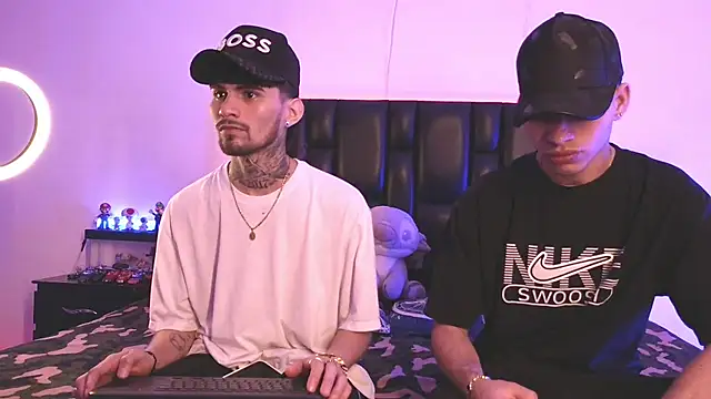 Snapshot of Brutal_Sex_Fucking chatting on November 29, 9:15 pm Brutal Sex Fucking online show from November 29, 9:15 pm