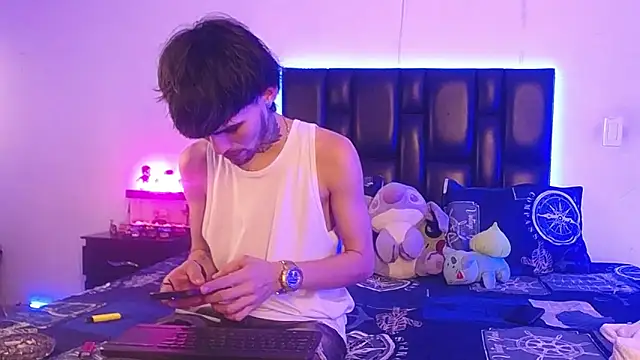 Snapshot of Brutal_Sex_Fucking chatting on November 26, 10:32 pm Brutal Sex Fucking online show from November 26, 10:32 pm