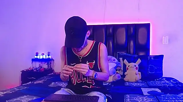 Snapshot of Brutal_Sex_Fucking chatting on November 24, 9:59 pm Brutal Sex Fucking online show from November 24, 9:59 pm