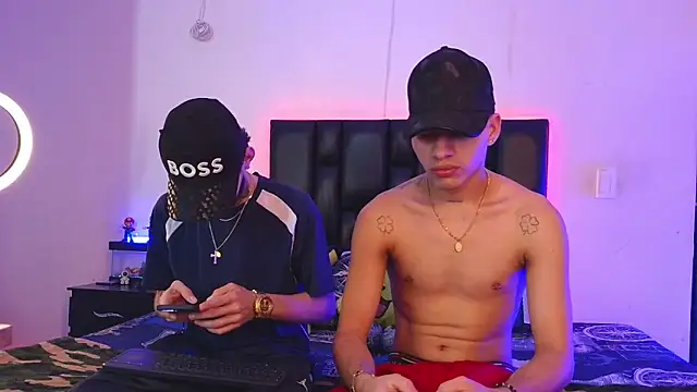 Snapshot of Brutal_Sex_Fucking chatting on October 21, 10:42 pm Brutal Sex Fucking online show from October 21, 10:42 pm