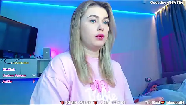 SuchCute online show from February 9, 2:42 am