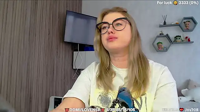 SuchCute online show from March 10, 2:37 am