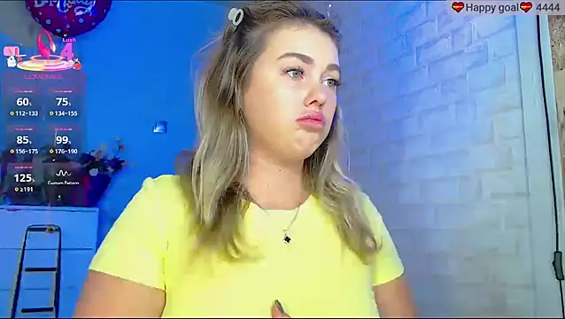 Snapshot of SuchCute chatting on September 24, 2:18 am SuchCute online show from September 24, 2:18 am
