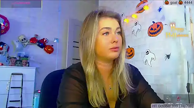Snapshot of SuchCute chatting on October 19, 4:04 am SuchCute online show from October 19, 4:04 am