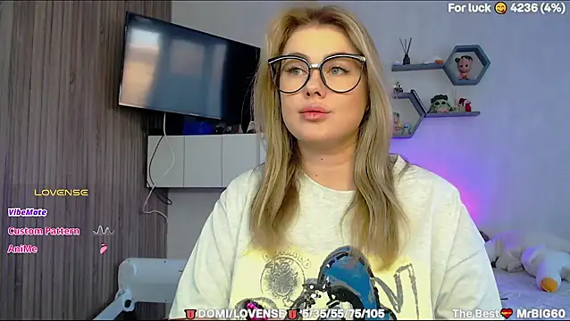 SuchCute online show from March 4, 2:30 am