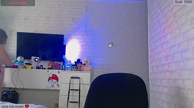 Snapshot of SuchCute chatting on March 23, 2:04 am SuchCute online show from March 23, 2:04 am