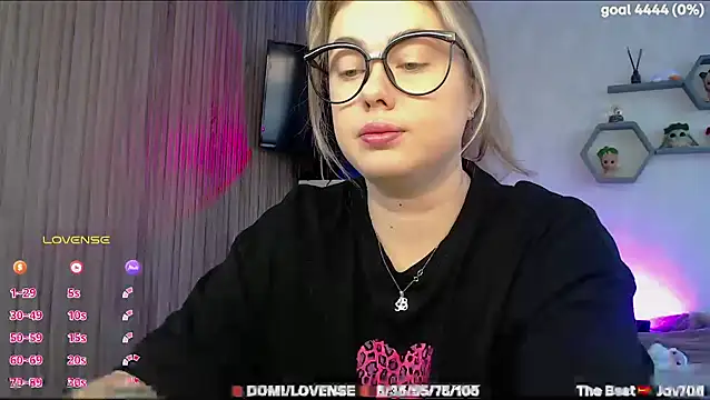 SuchCute online show from February 19, 3:03 am