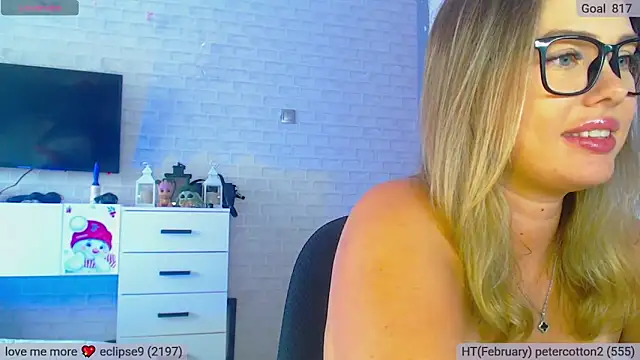 Snapshot of SuchCute chatting on February 12, 5:26 am SuchCute online show from February 12, 5:26 am