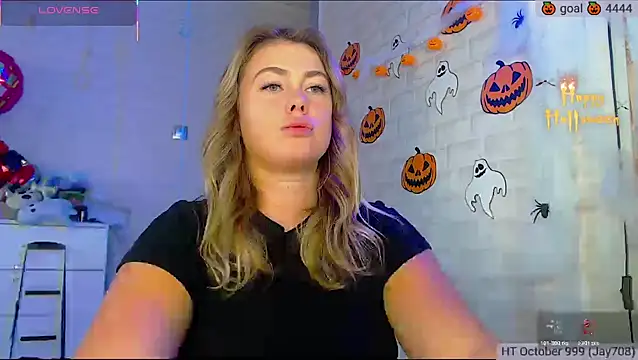 Snapshot of SuchCute chatting on October 20, 2:46 am SuchCute online show from October 20, 2:46 am
