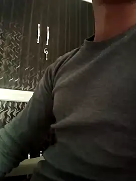 xyrus  online show from December 5, 7:32 am