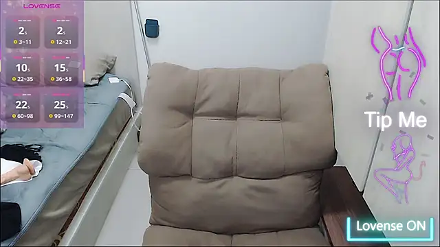 Snapshot of Eimile-Z chatting on November 14, 11:36 am Eimile-Z online show from November 14, 11:36 am