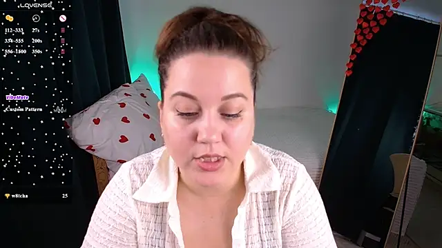 Snapshot of MissBecca chatting on July 4, 4:30 am MissBecca online show from July 4, 4:30 am