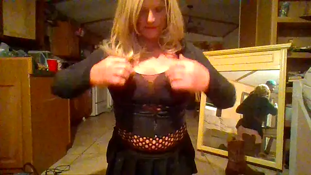 cumlovinsissy online show from April 3, 7:26 am