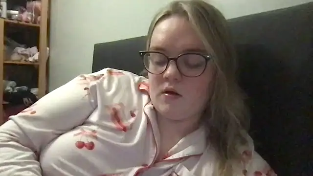 honeyyy24 online show from February 19, 11:12 pm