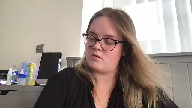 honeyyy24 online show from July 13, 4:28 pm