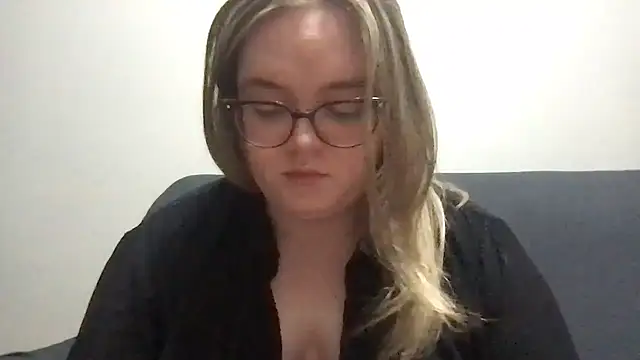 honeyyy24 online show from April 15, 7:58 pm