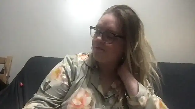 honeyyy24 online show from November 19, 10:32 pm