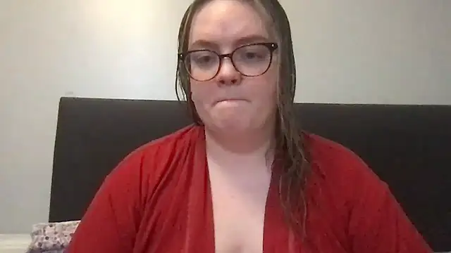 honeyyy24 online show from April 16, 8:42 pm