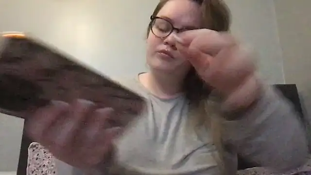 honeyyy24 online show from December 18, 9:29 pm