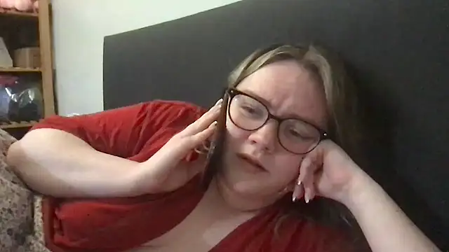 honeyyy24 online show from April 16, 9:39 pm